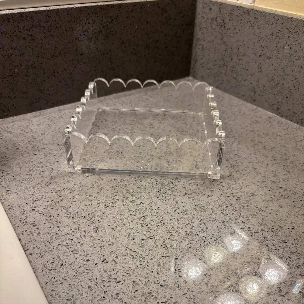 Clear Acrylic Scalloped Edge Tray